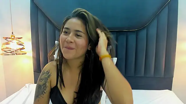 AnnieLourents online show from 02.15.25