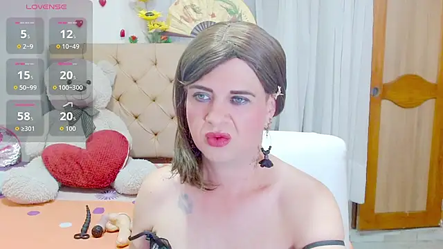 Snapshot of Dolldirtyxxx chatting on 10.18.25 Dolldirtyxxx online show from 10.18.25