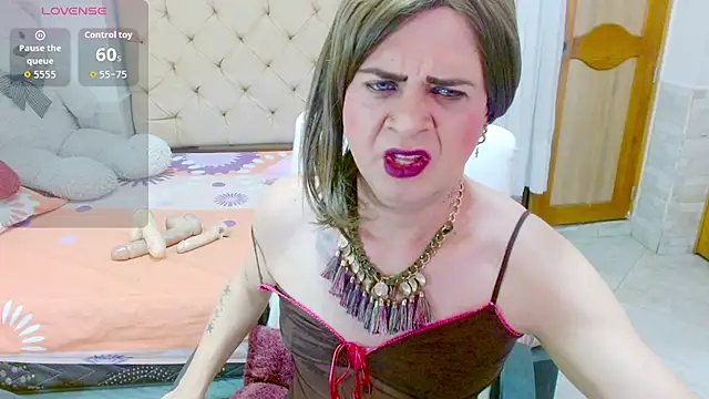 Snapshot of Dolldirtyxxx chatting on 10.19.25 Dolldirtyxxx online show from 10.19.25