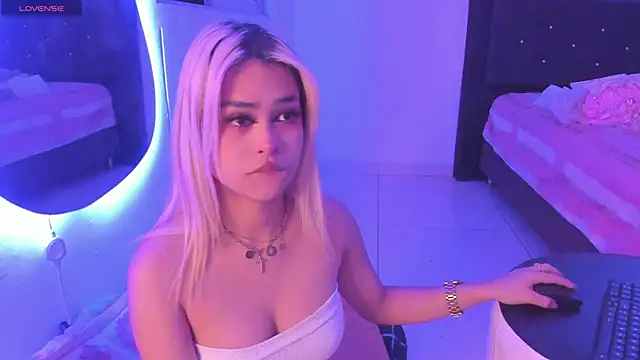  Charlottequeen online show from 02.14.25