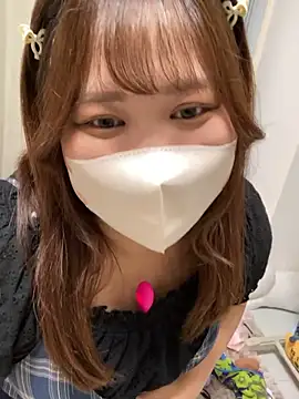 Snapshot of mitarashi_awww chatting on 09.22.25 mitarashi awww online show from 09.22.25