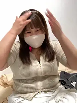 Snapshot of mitarashi_awww chatting on 09.26.25 mitarashi awww online show from 09.26.25