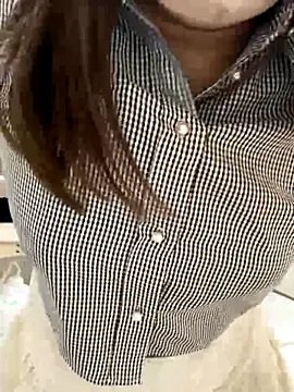 Snapshot of mitarashi_awww chatting on 10.02.25 mitarashi awww online show from 10.02.25