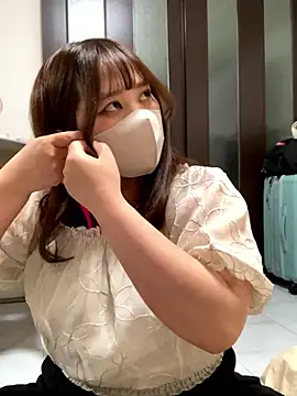 Snapshot of mitarashi_awww chatting on 10.03.25 mitarashi awww online show from 10.03.25