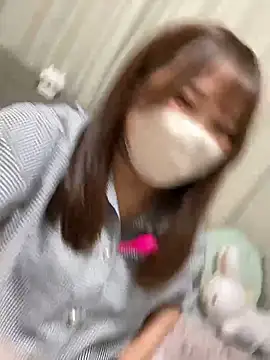 Snapshot of mitarashi_awww chatting on 10.04.25 mitarashi awww online show from 10.04.25