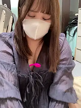 Snapshot of mitarashi_awww chatting on 10.05.25 mitarashi awww online show from 10.05.25