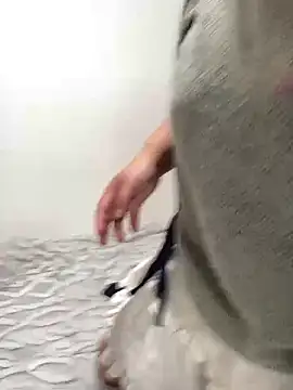 Snapshot of mitarashi_awww chatting on 10.22.25 mitarashi awww online show from 10.22.25