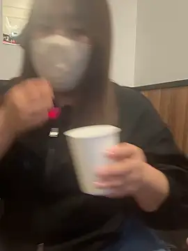 Snapshot of mitarashi_awww chatting on 10.27.25 mitarashi awww online show from 10.27.25