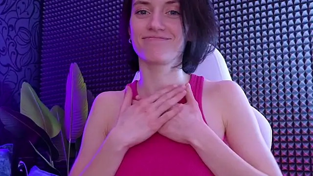 roxy riot  online show from 02.28.25