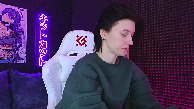 roxy riot  online show from 03.07.25