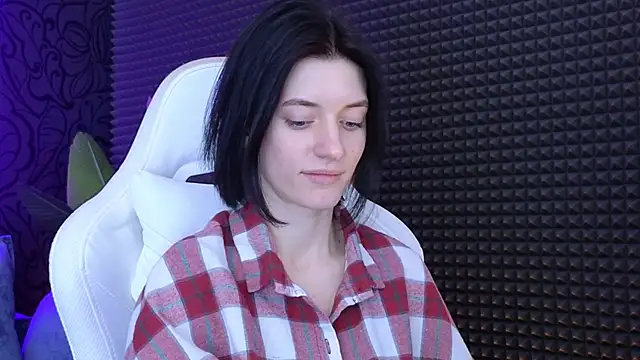 roxy riot  online show from 03.15.25