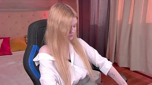 AdeleCartier online show from 02.16.25