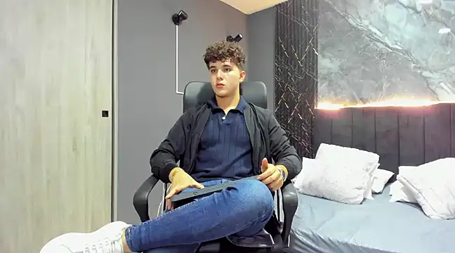 Snapshot of ErosGeorgiou chatting on 02.09.25 ErosGeorgiou online show from 02.09.25
