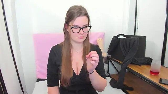 Snapshot of CarolineFlirt chatting on 02.19.26 CarolineFlirt online show from 02.19.26