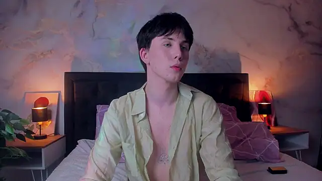 AdrianoAubert online show from 11.15.25