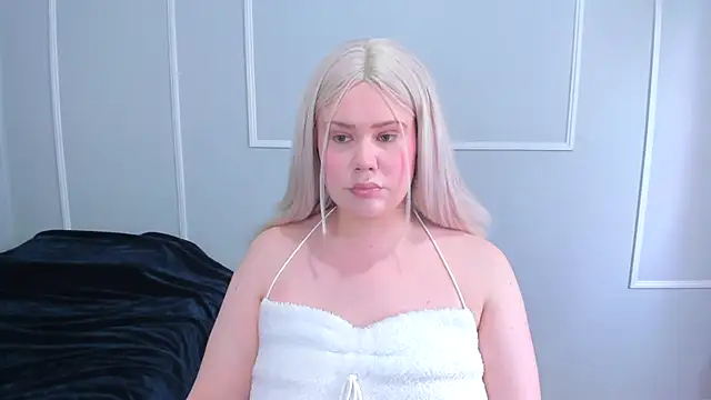 Snapshot of _leana_ chatting on 10.24.25 leana online show from 10.24.25