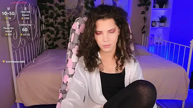 Snapshot of DamienLake chatting on 09.28.25 DamienLake online show from 09.28.25