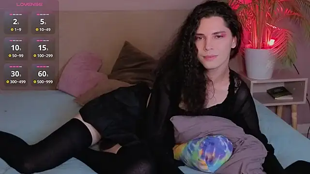 Snapshot of DamienLake chatting on 10.10.25 DamienLake online show from 10.10.25