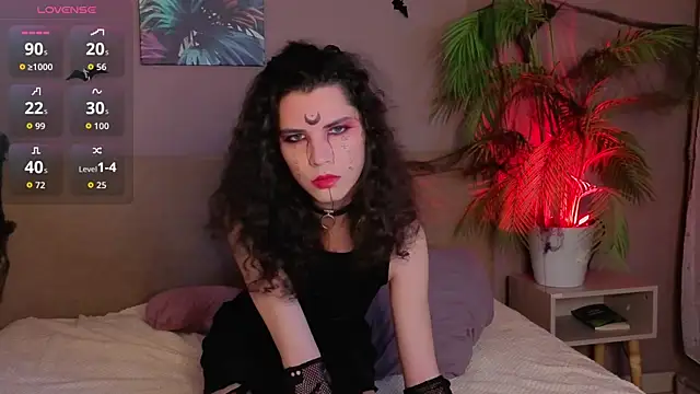 Snapshot of DamienLake chatting on 10.30.25 DamienLake online show from 10.30.25