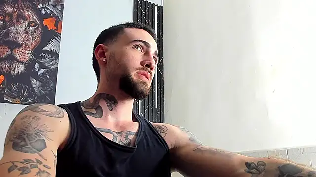Snapshot of Luke_davis01 chatting on 03.15.25 Luke davis01 online show from 03.15.25