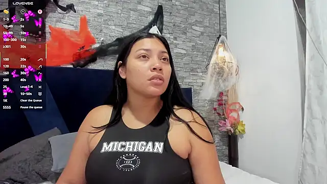 Sophia Brunett online show from 10.21.25