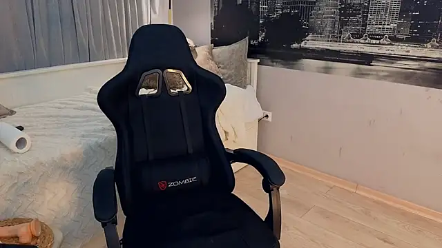 Snapshot of Nicole_Hampton chatting on 02.14.25 Nicole Hampton online show from 02.14.25