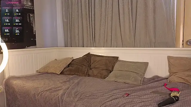 Snapshot of Nicole_Hampton chatting on 09.11.25 Nicole Hampton online show from 09.11.25