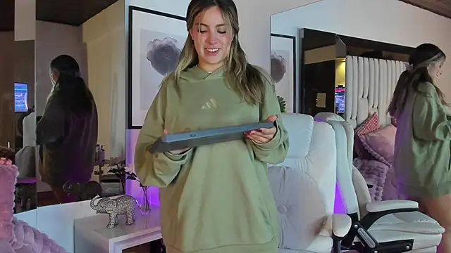 Cloee Rainbow1 online show from 03.23.26