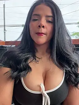 Snapshot of HannahFiore chatting on 02.12.25 HannahFiore online show from 02.12.25