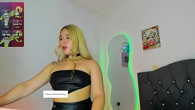 Snapshot of Vickyallien chatting on 10.14.25 Vickyallien online show from 10.14.25