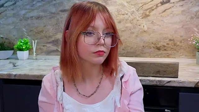 Snapshot of AshleyHandley chatting on 02.14.25 AshleyHandley online show from 02.14.25