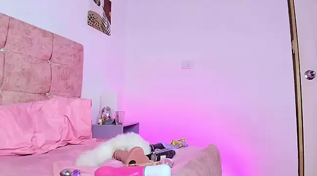 Skye Moore online show from 02.24.25