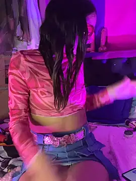 Skye Moore online show from 04.21.26