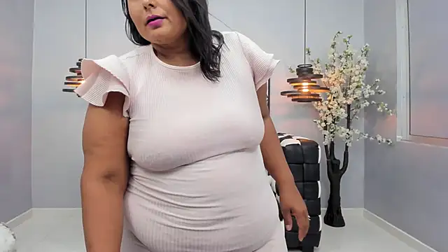 Snapshot of BBW_CINDY chatting on 02.14.25 BBW CINDY online show from 02.14.25