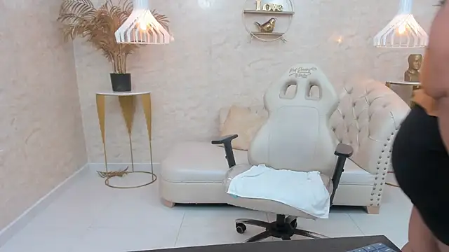 Snapshot of BBW_CINDY chatting on 02.23.25 BBW CINDY online show from 02.23.25