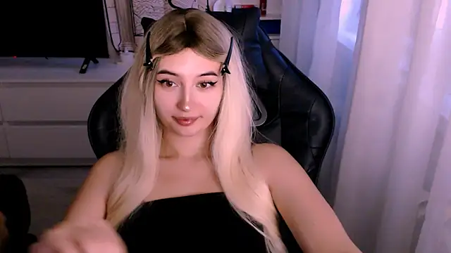 beauty blonde online show from 10.16.25