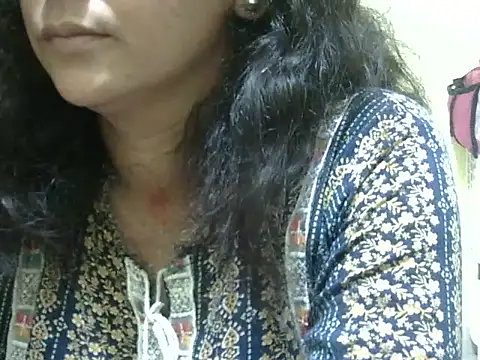 Snapshot of Your_cutiepie_ chatting on 10.22.25 Your cutiepie  online show from 10.22.25