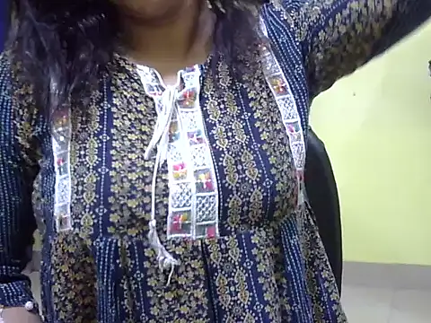 Snapshot of Your_cutiepie_ chatting on 10.27.25 Your cutiepie  online show from 10.27.25