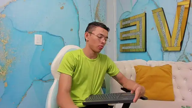 Andy dior18 online show from 02.08.25