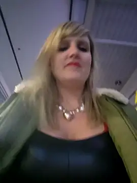 Sexybiene969 online show from 10.06.25