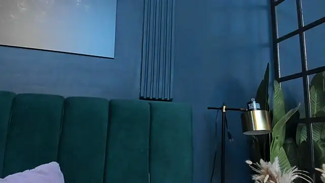 scarlet edwars online show from 10.28.25