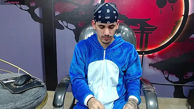 Dirty Kingg online show from 10.28.25