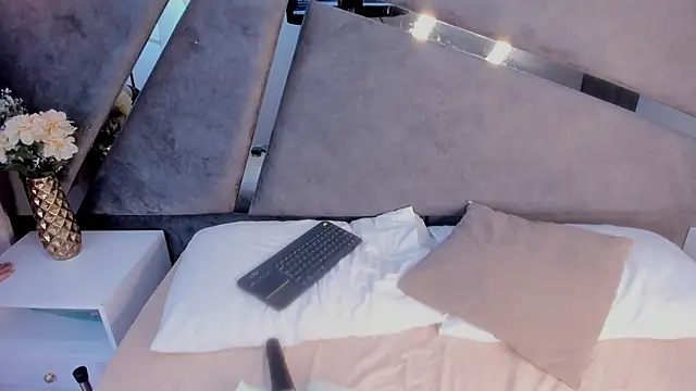 Giselle Lauren online show from 10.18.25