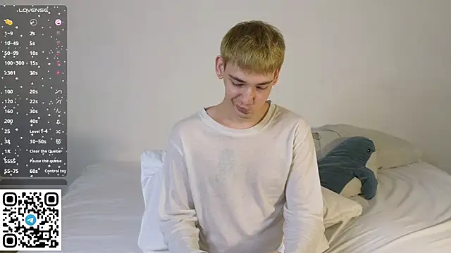 Snapshot of Julian_wins chatting on 02.11.26 Julian wins online show from 02.11.26