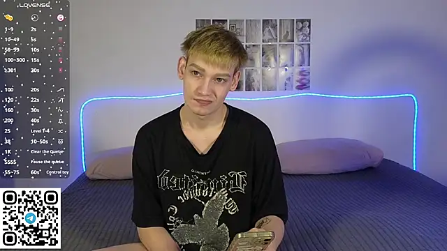 Snapshot of Julian_wins chatting on 02.20.26 Julian wins online show from 02.20.26