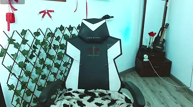 Snapshot of imcleo_xoxo chatting on 02.25.25 imcleo xoxo online show from 02.25.25