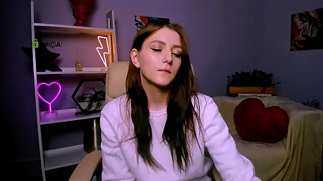 Snapshot of catherine_kitty chatting on 02.21.25 catherine kitty online show from 02.21.25