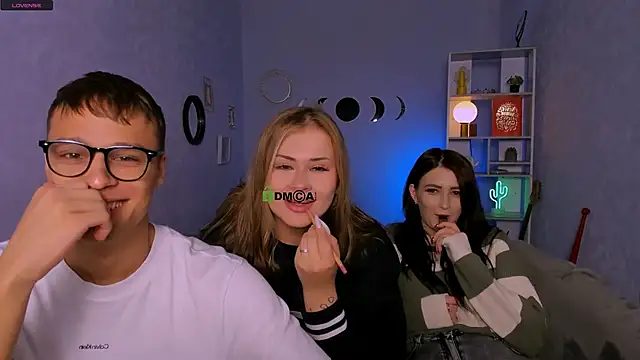 Snapshot of catherine_kitty chatting on 10.13.25 catherine kitty online show from 10.13.25