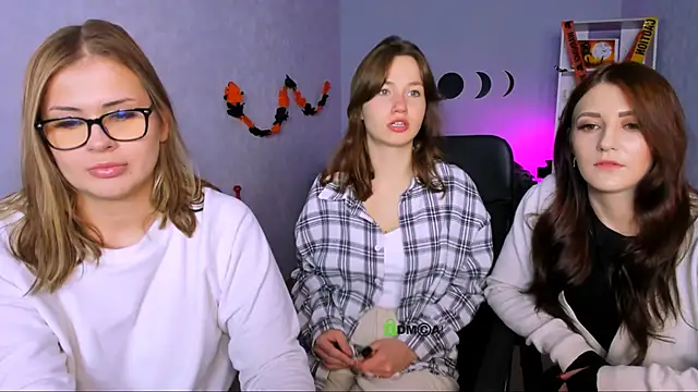 Snapshot of catherine_kitty chatting on 10.29.25 catherine kitty online show from 10.29.25