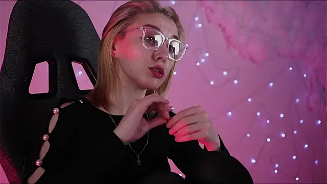 PhilippaAdamas online show from 02.27.25